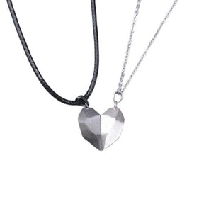 Colar magnético Ele & Ela em formato de coração